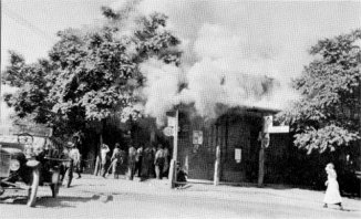 Burning of the Morris Store, Chinese Camp, 1918.