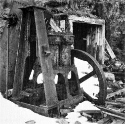 Machinery hauled over the snow in 1882; Great Sierra Tunnel at right.